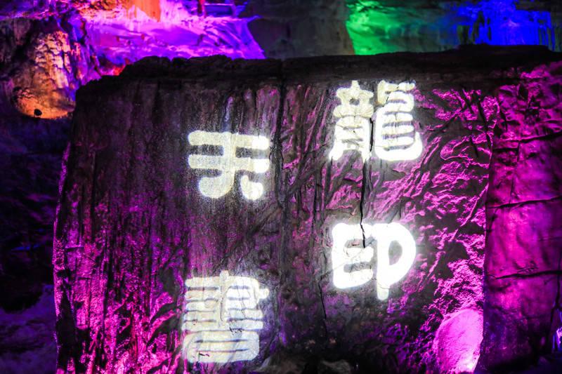 外卖员等新就业形态成蓝领就业发展助推器，蓝领与白领月收入差距持续缩小